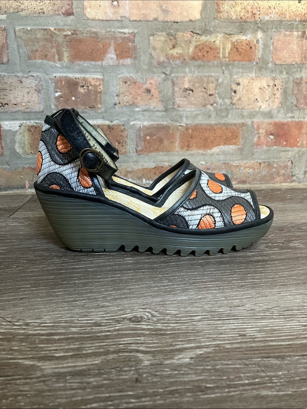 FLY LONDON
Yeji Open Toe Wedge Sandal - Picture 3 of 17